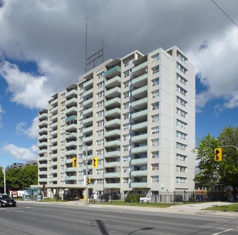 368 Eglinton Ave East