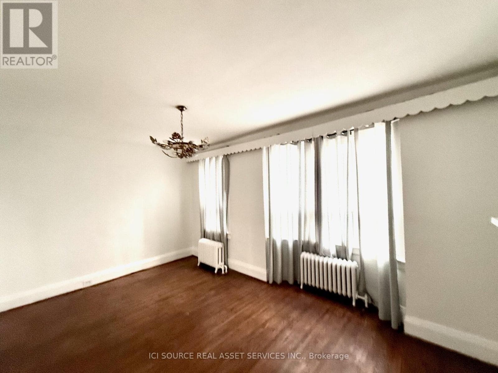 862 Danforth Avenue - Photo 2