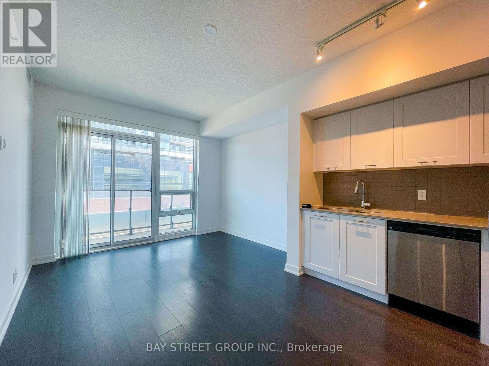 2212 Lake Shore Boulevard - Photo 4