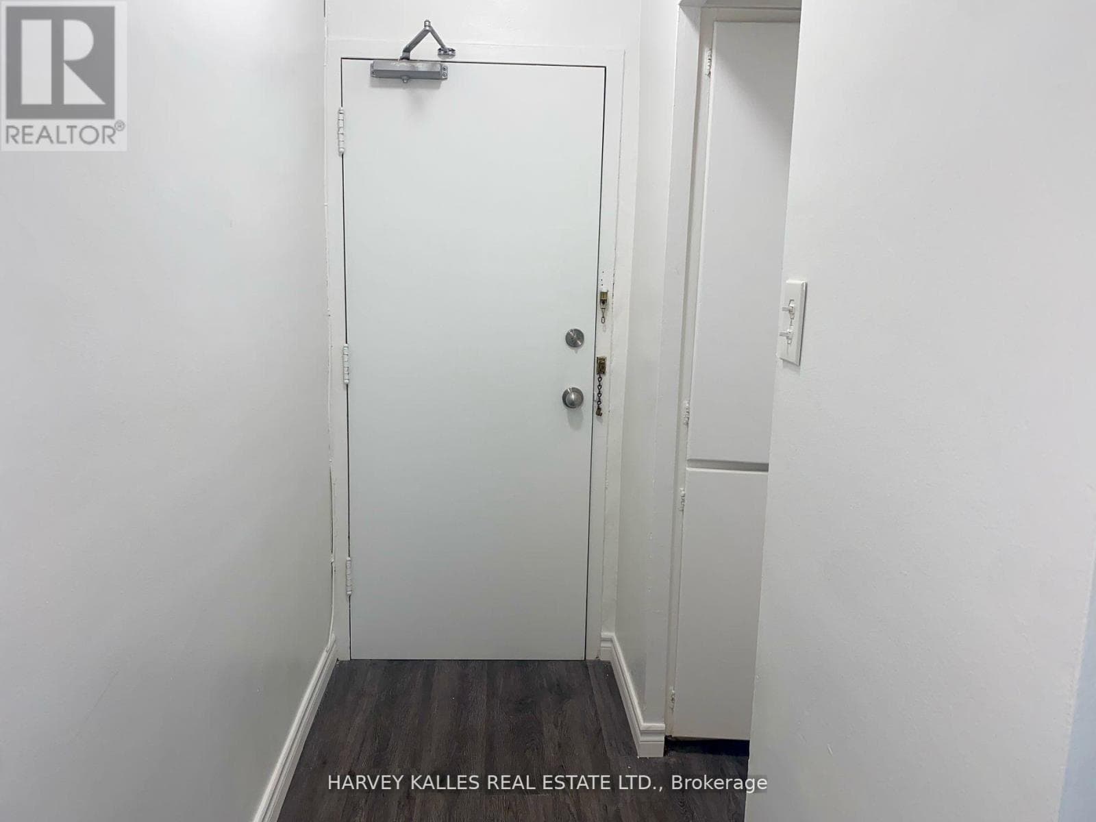 1582 Bathurst Street - Photo 2