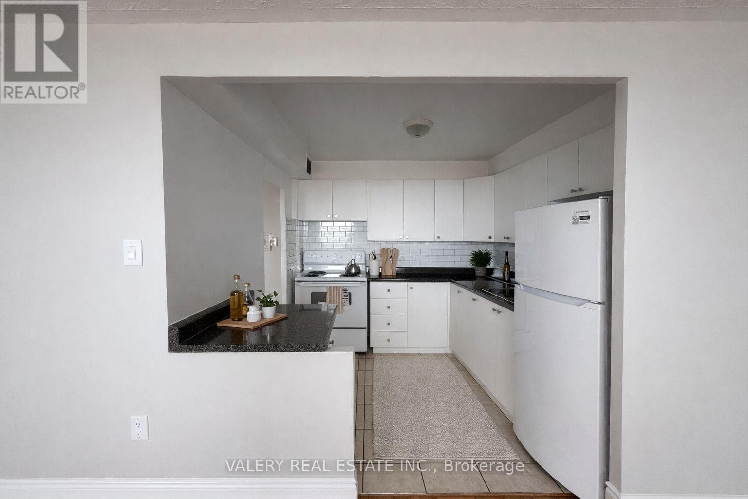 890 Jane Street - Photo 3