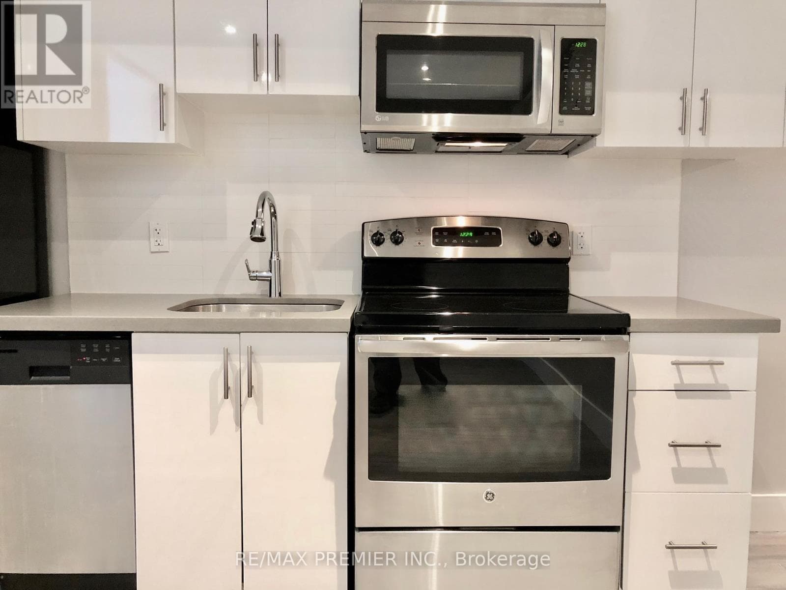 50 Pape Avenue - Photo 1