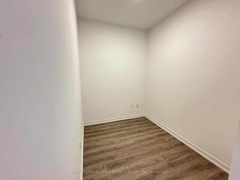 8 Interchange Way - Photo 3