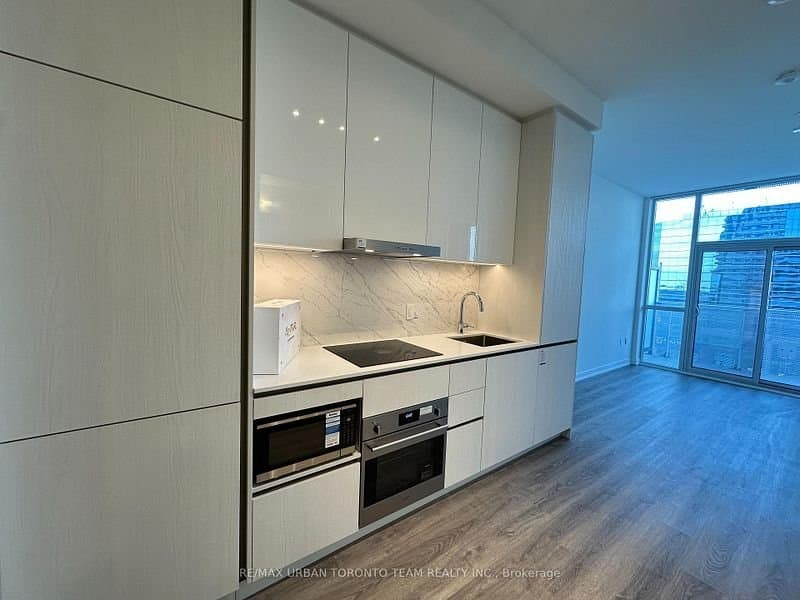 8 Interchange Way - Photo 2