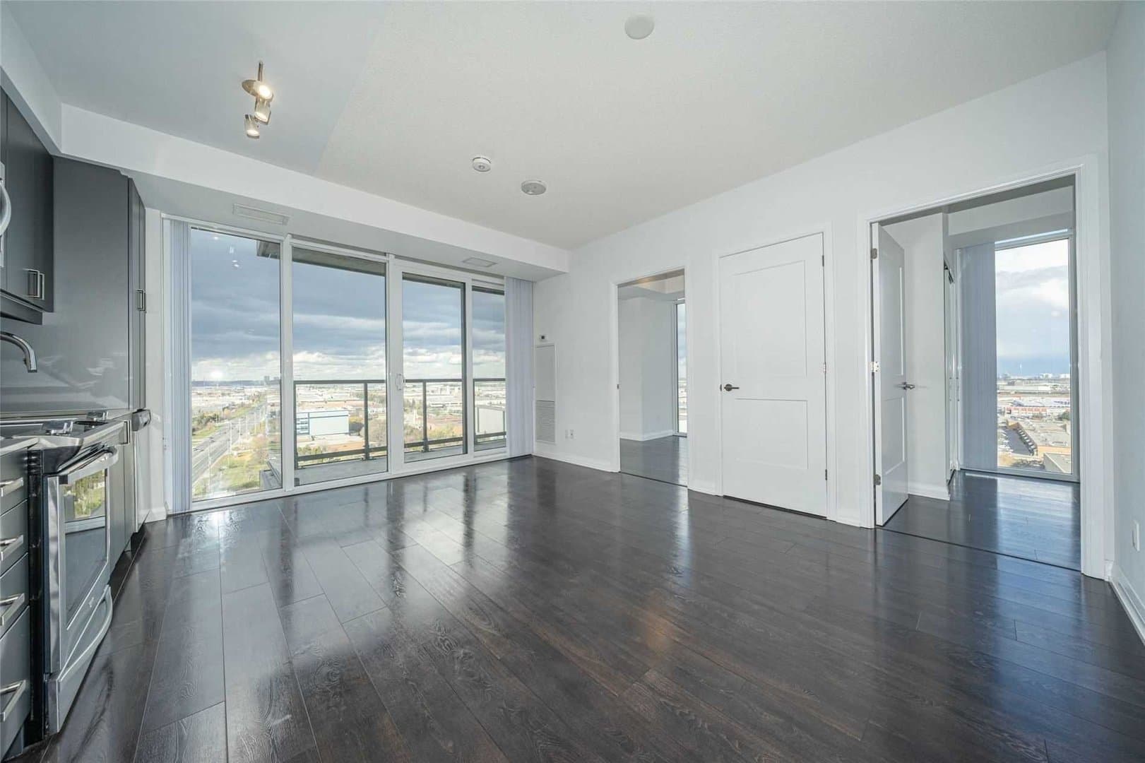 7895 Jane Street - Photo 2