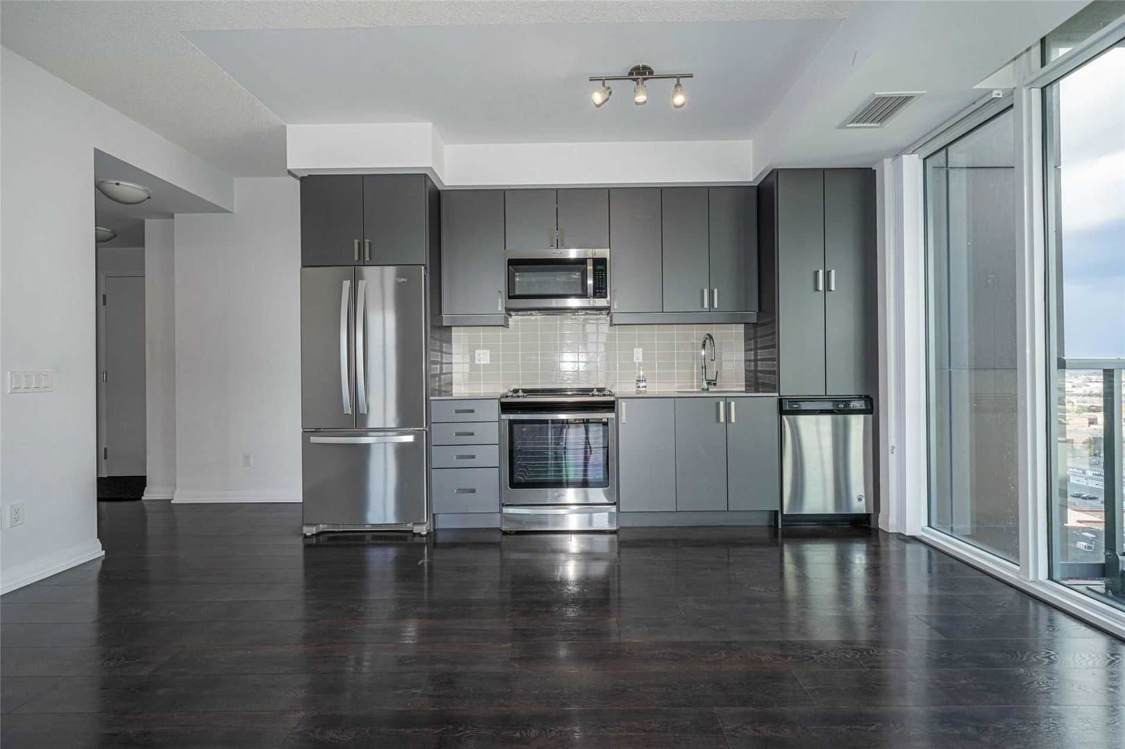 7895 Jane Street - Photo 4