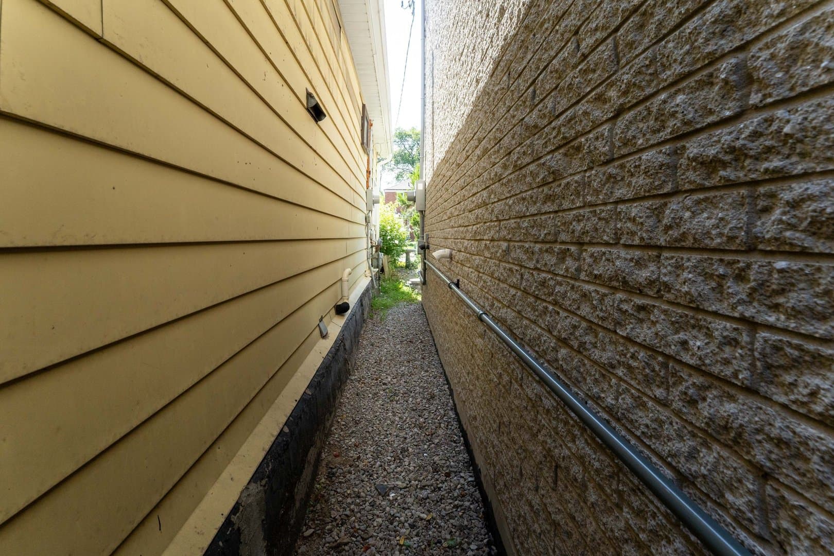 180 Holborne Avenue - Photo 2