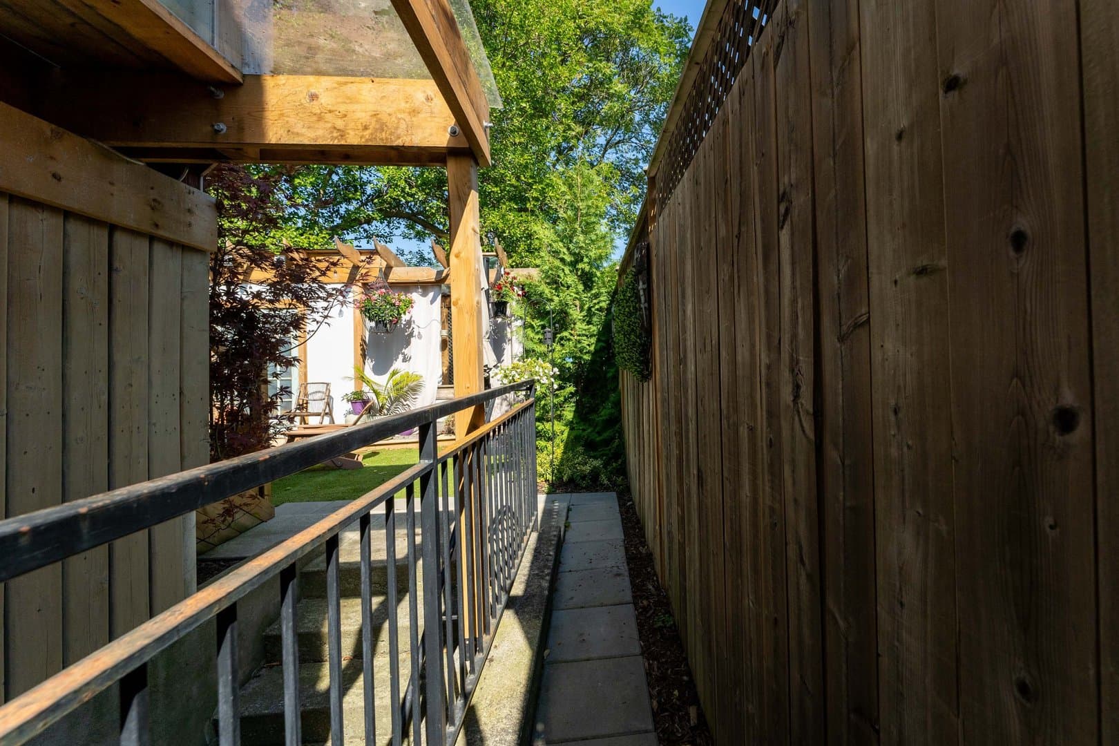 180 Holborne Avenue - Photo 4