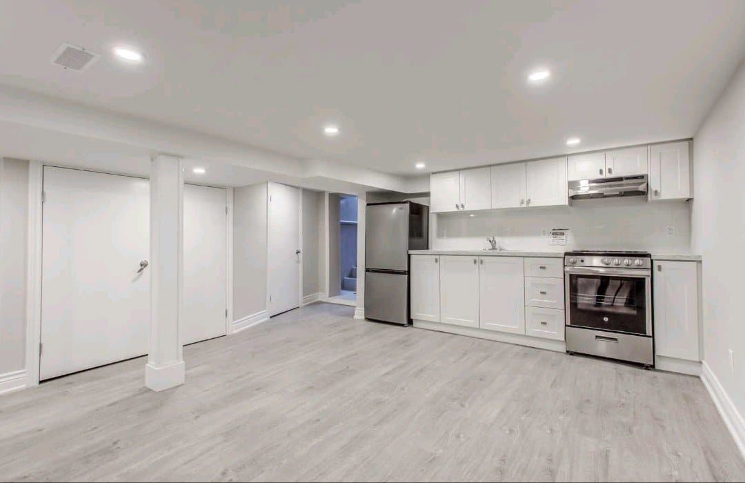 198 Queensdale Avenue - Photo 2