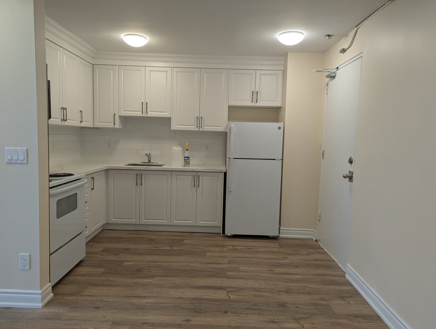 200 Cosburn Avenue - Photo 2