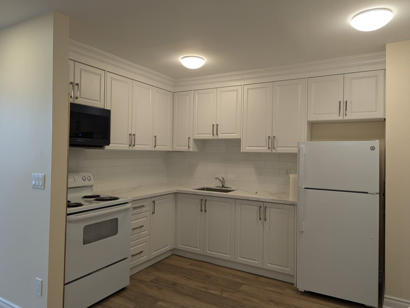 200 Cosburn Avenue - Photo 3