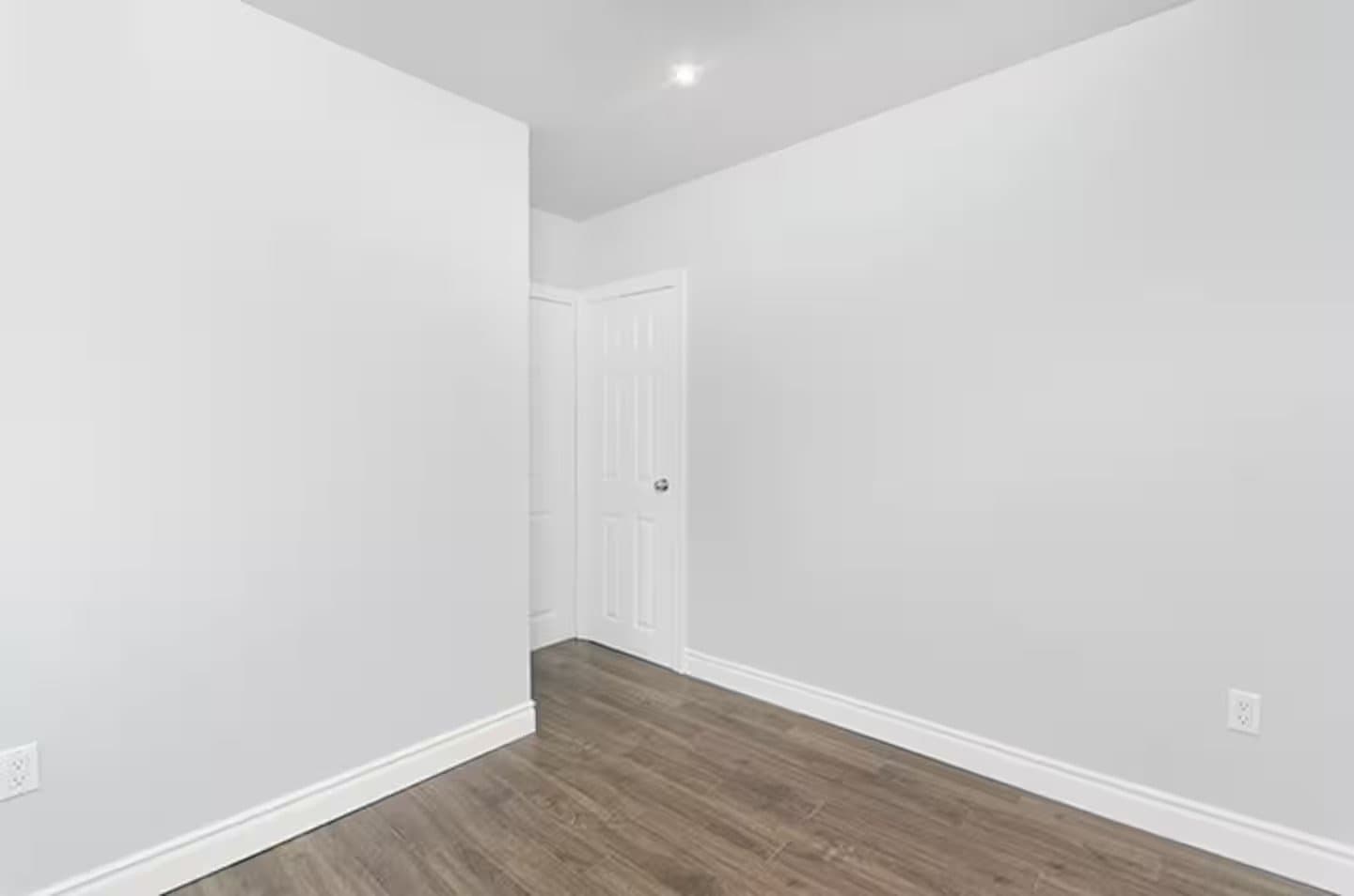 3753 Lake Shore Boulevard West - Photo 4
