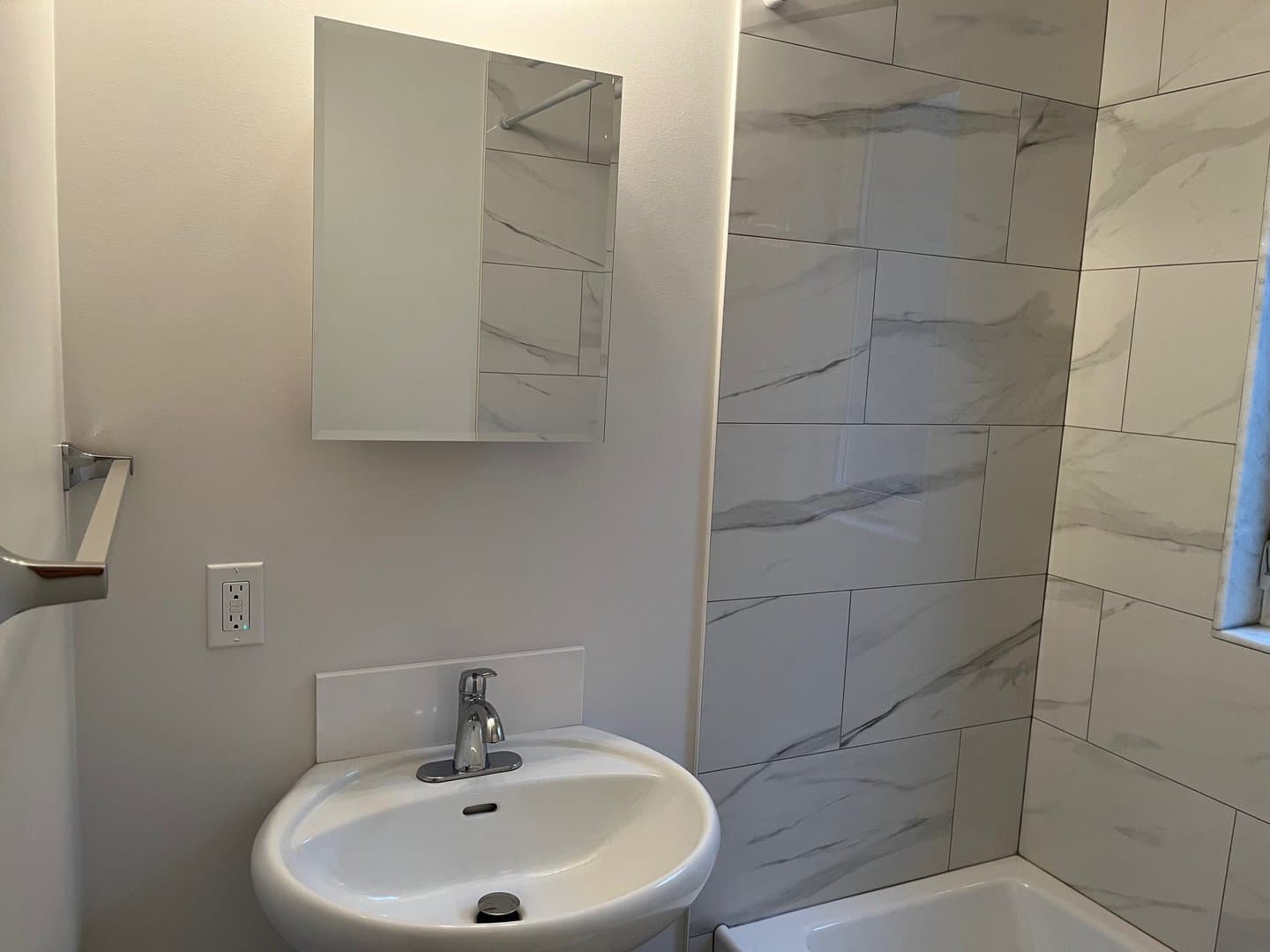 864 Browns Line - Photo 2