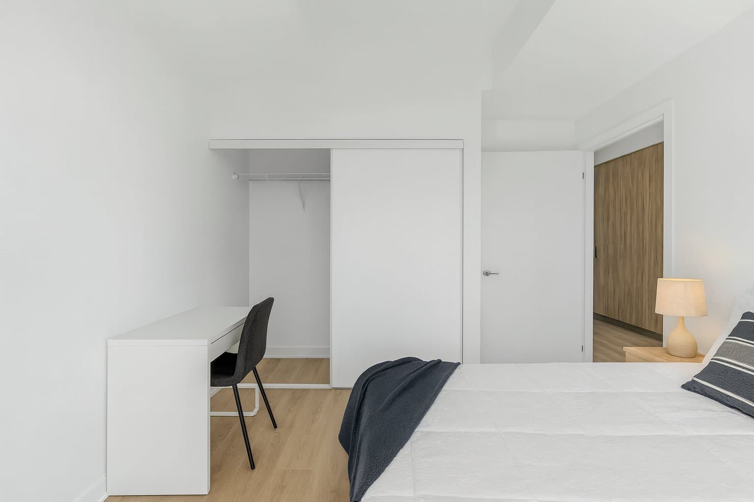 1037 The Queensway - Photo 2