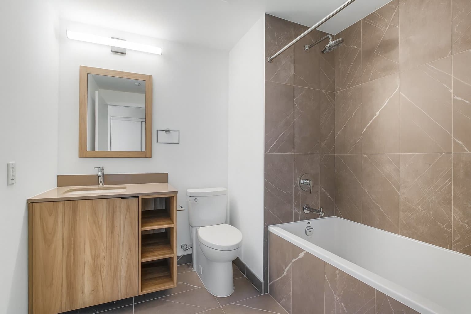 1037 The Queensway - Photo 4