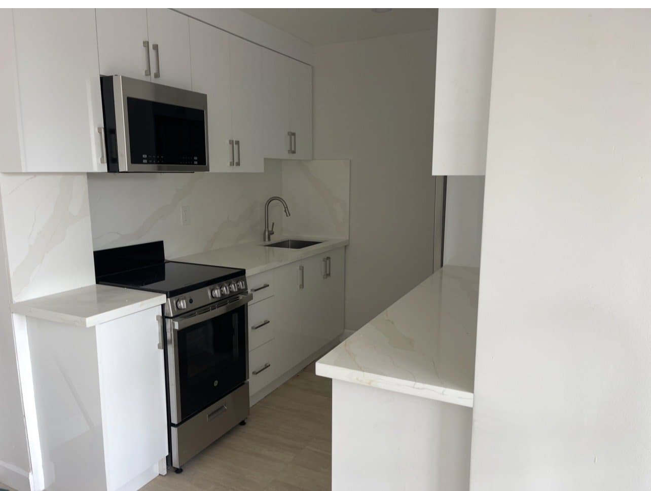8 Kings Point Drive - Photo 1
