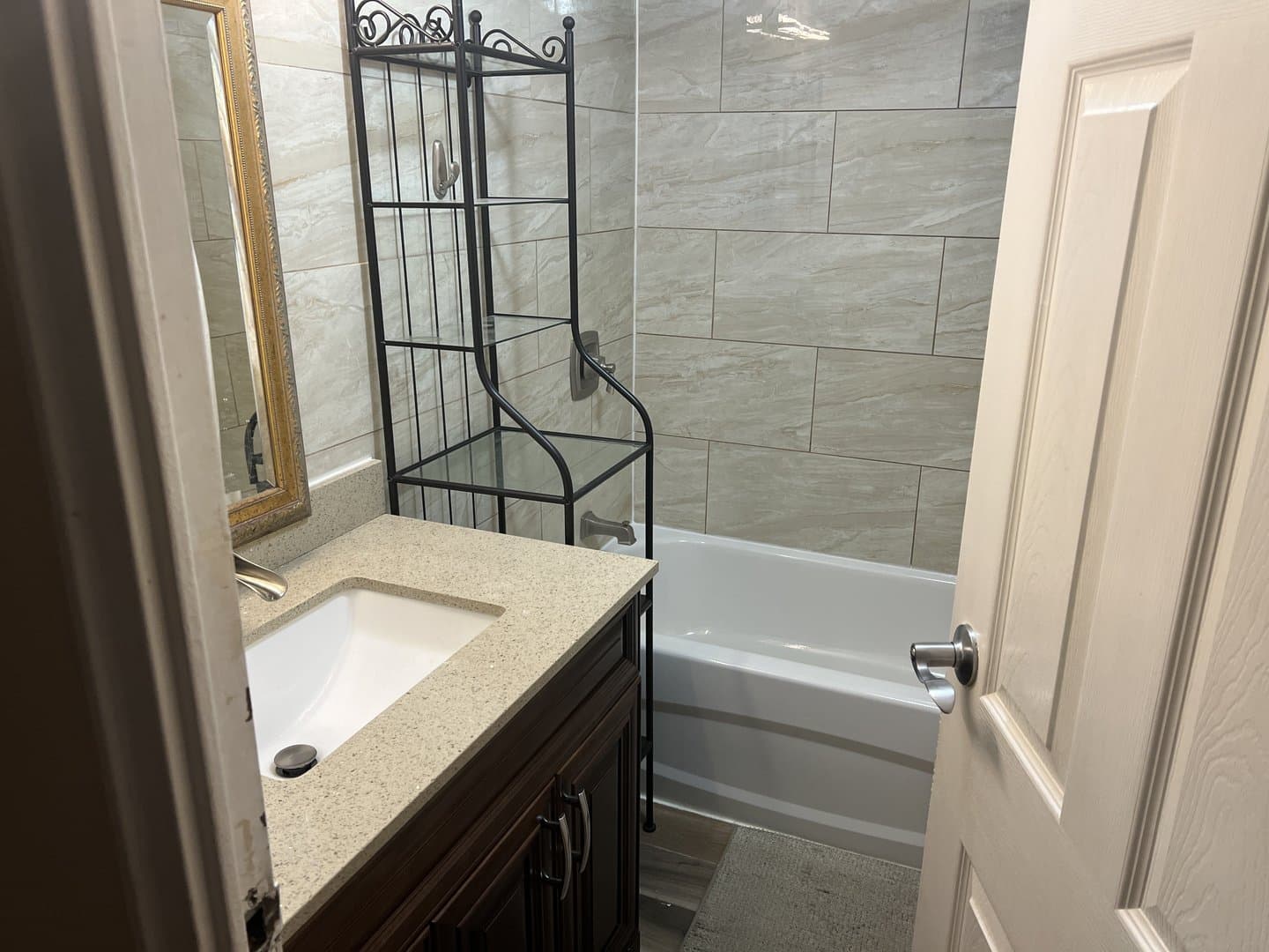 557 The East Mall - Photo 4