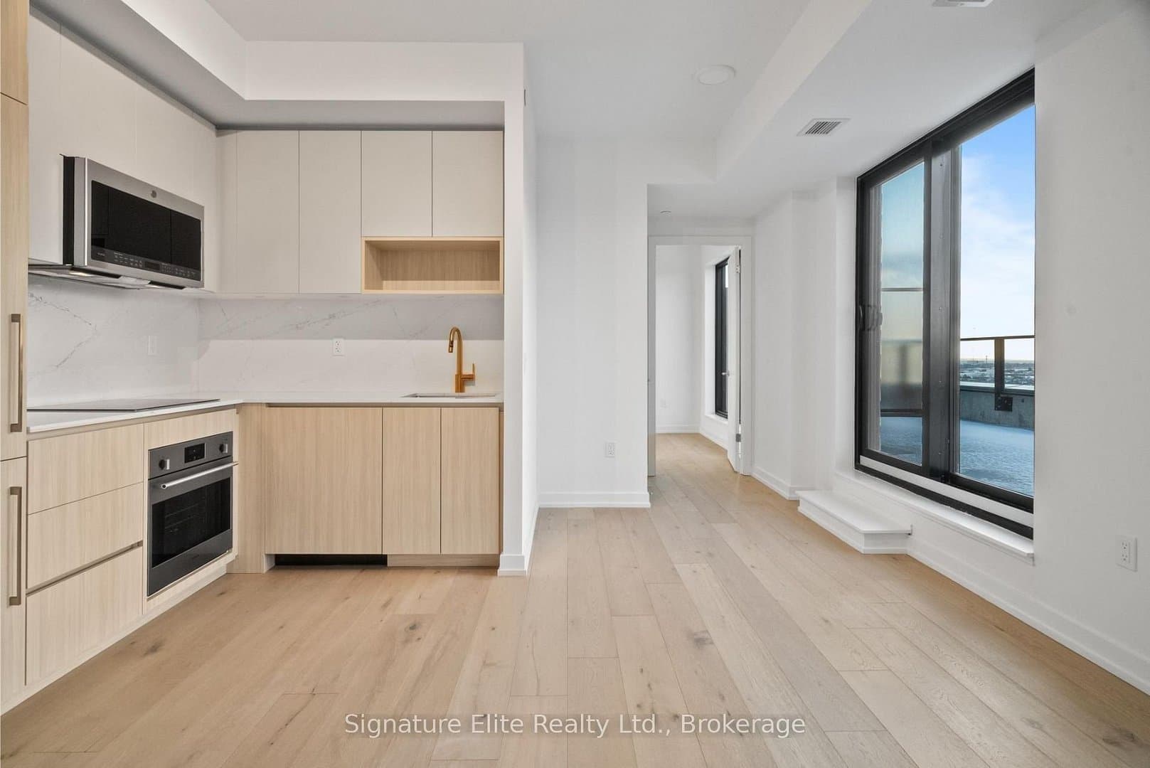 801 The Queensway - Photo 3