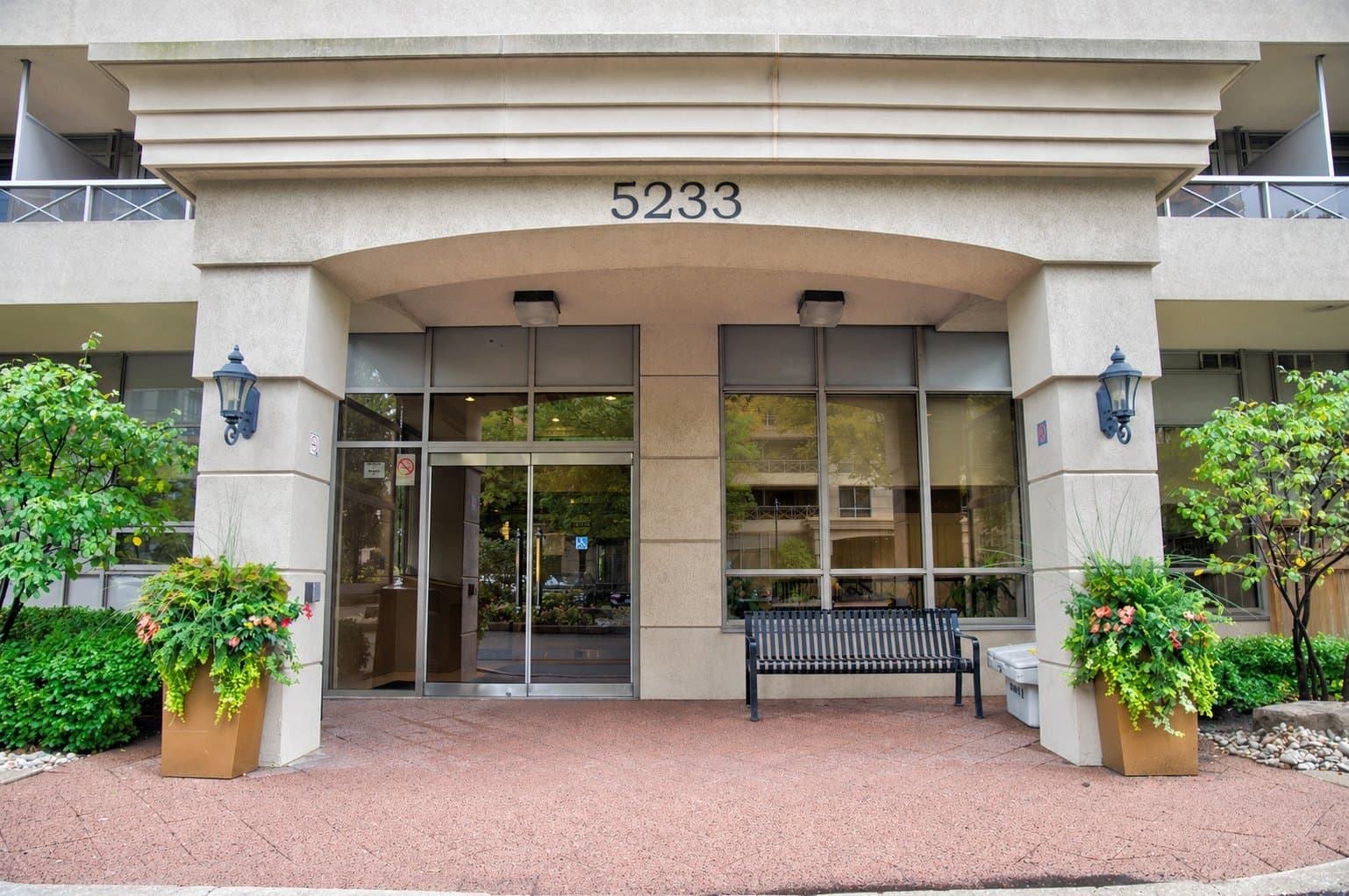 5233 Dundas Street West - Photo 2