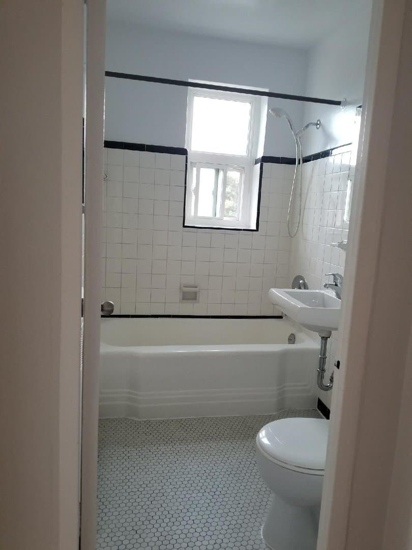 310 The Kingsway - Photo 2