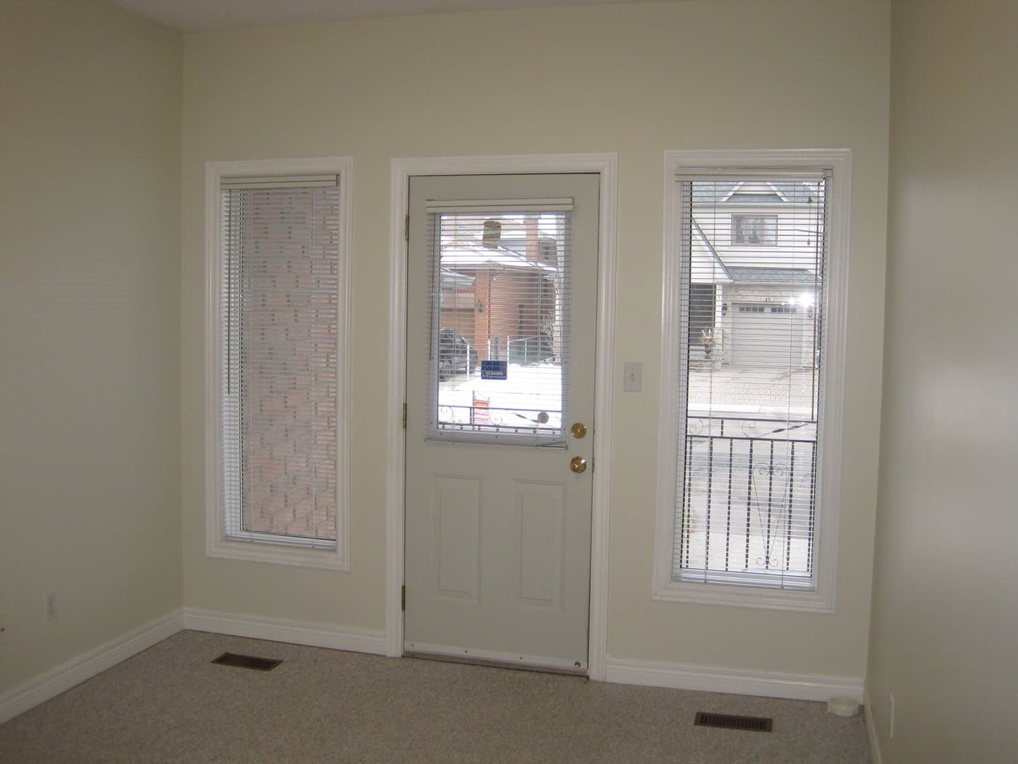 52 Jellicoe Avenue - Photo 2