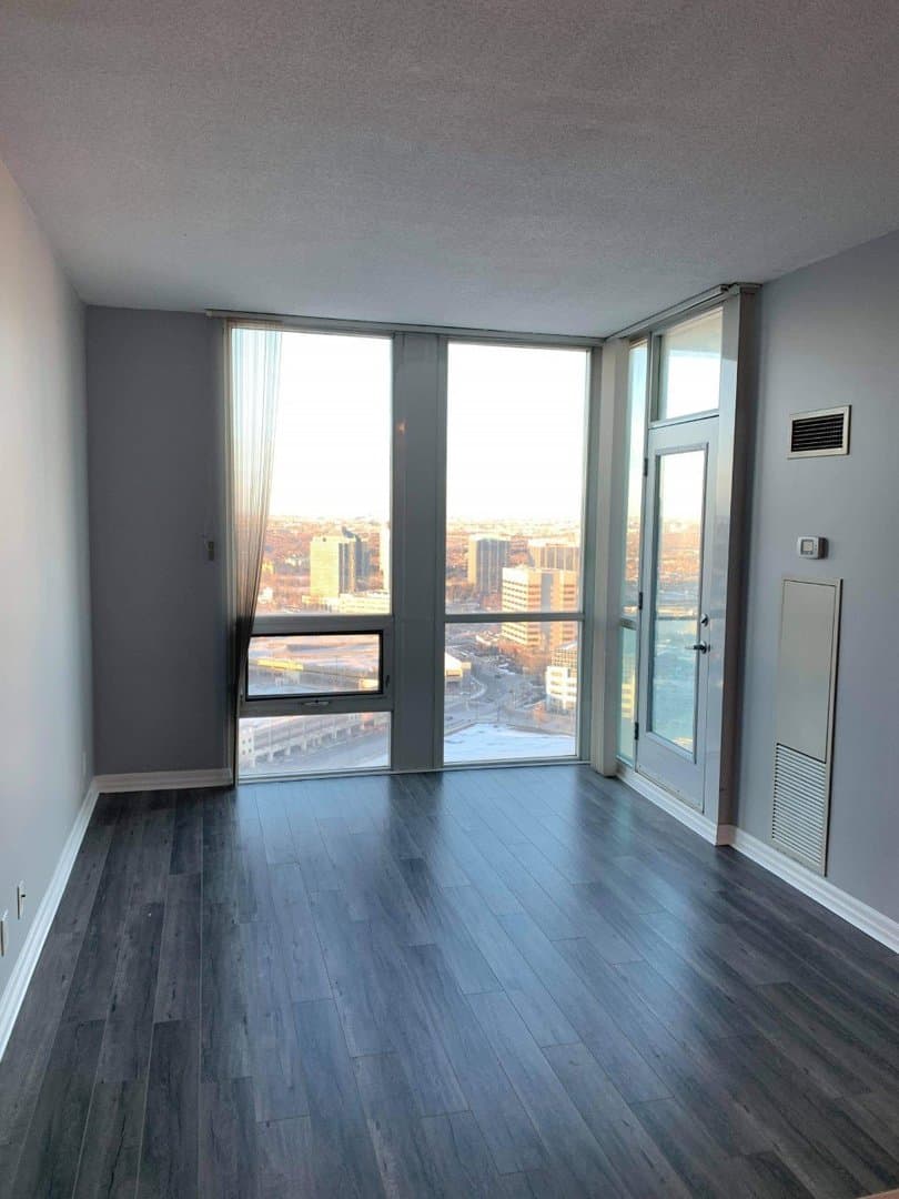 220 Burnhamthorpe Road West - Photo 3