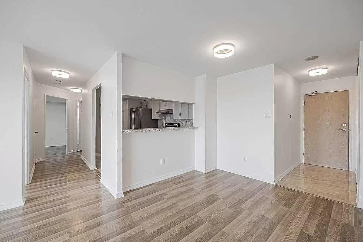 330 Rathburn Road West - Photo 3