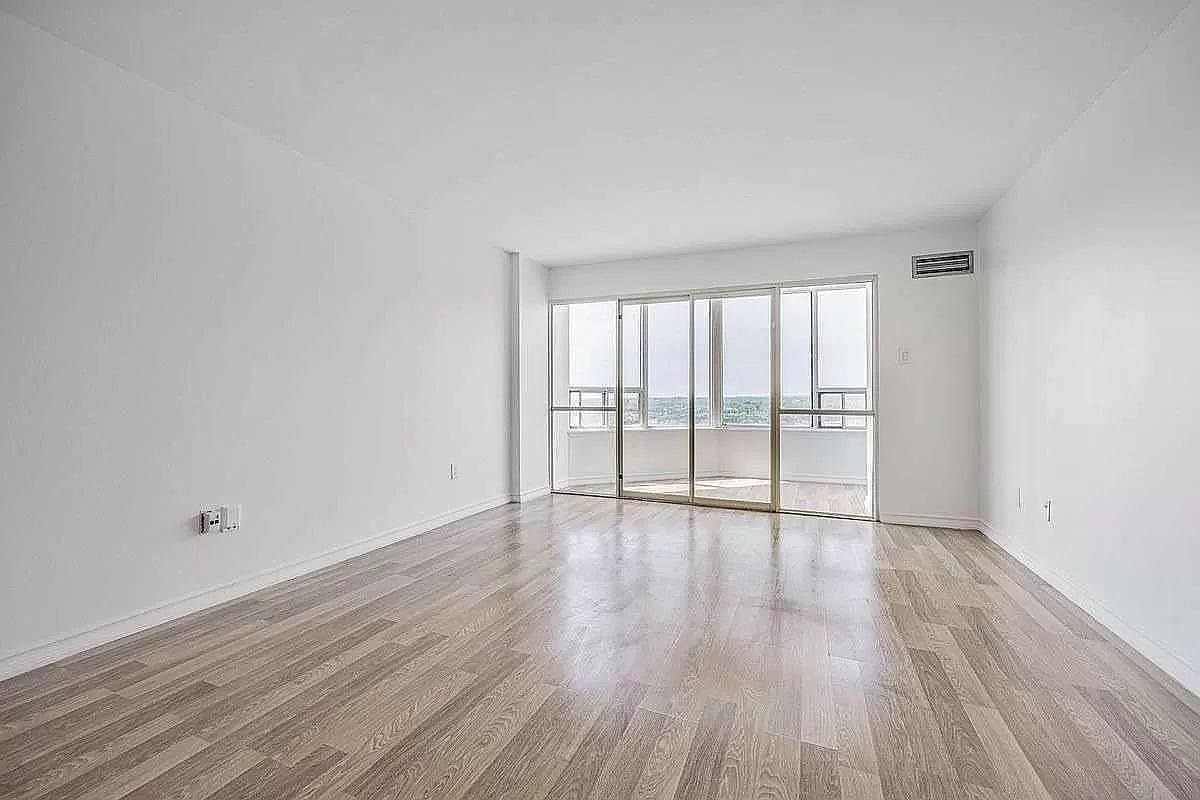 330 Rathburn Road West - Photo 4