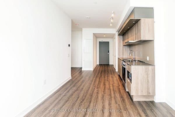 448 Burnhamthorpe Road West - Photo 2