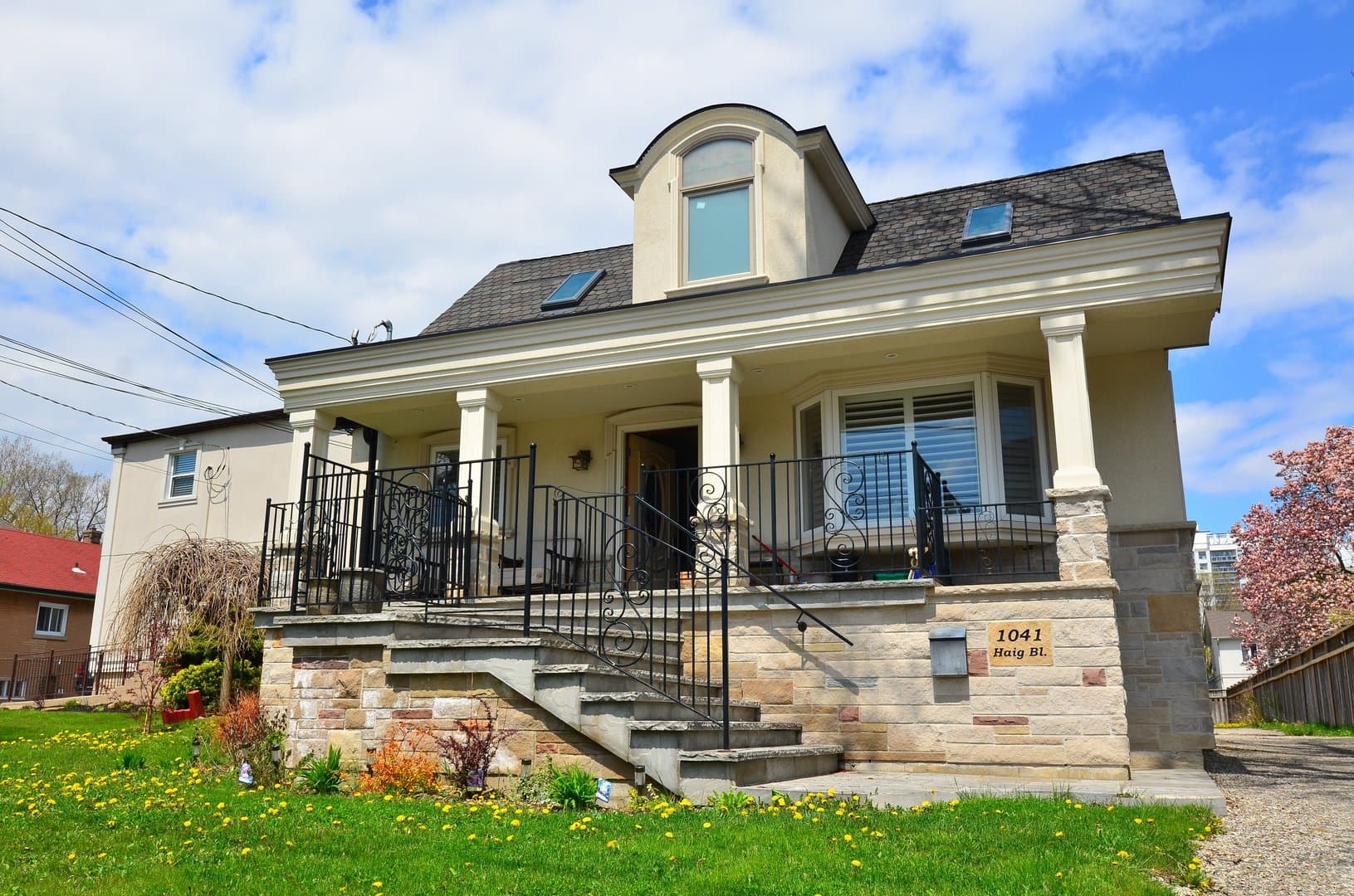 1041 Haig Boulevard - Photo 1