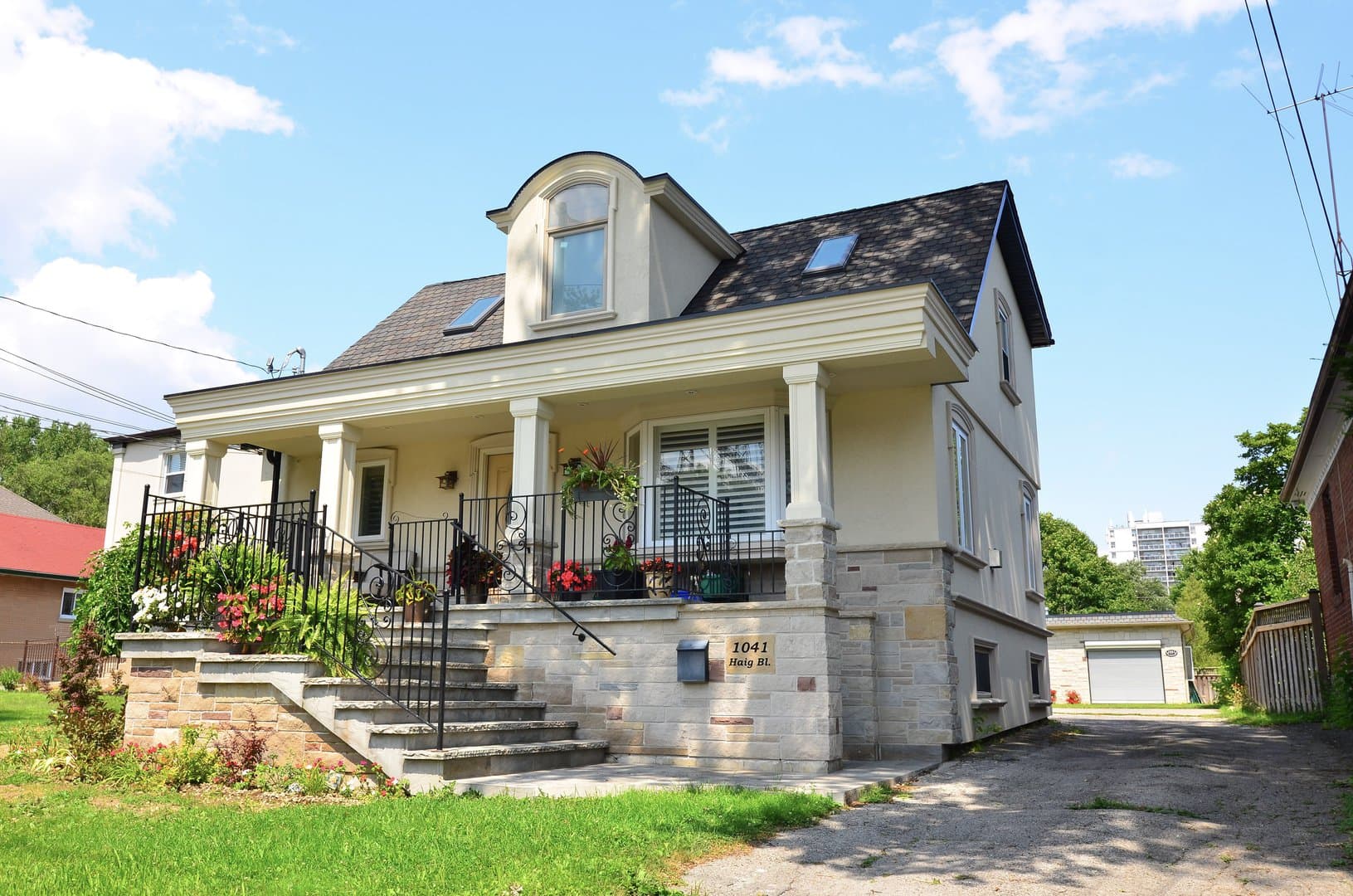 1041 Haig Boulevard