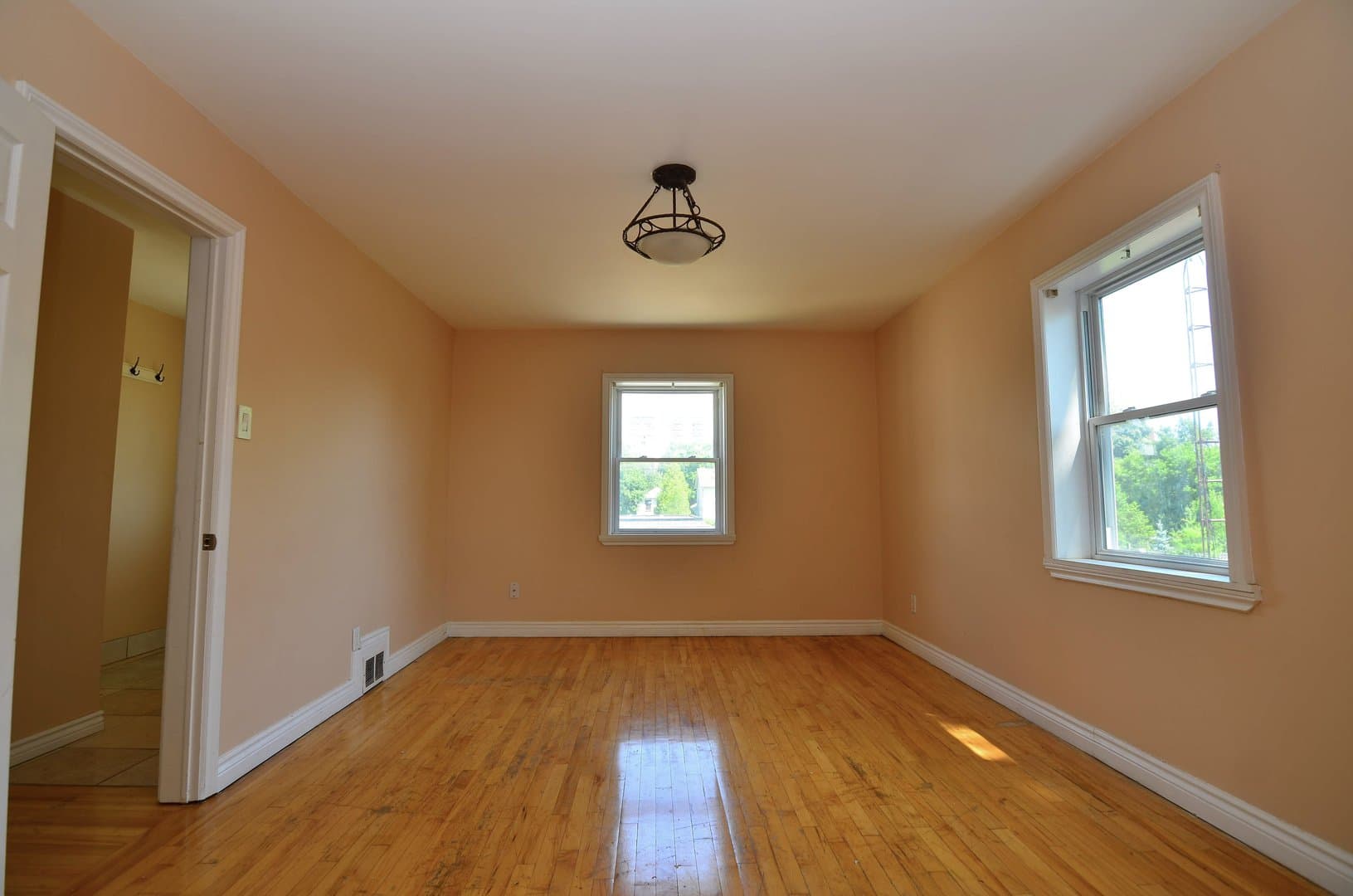1041 Haig Boulevard - Photo 4
