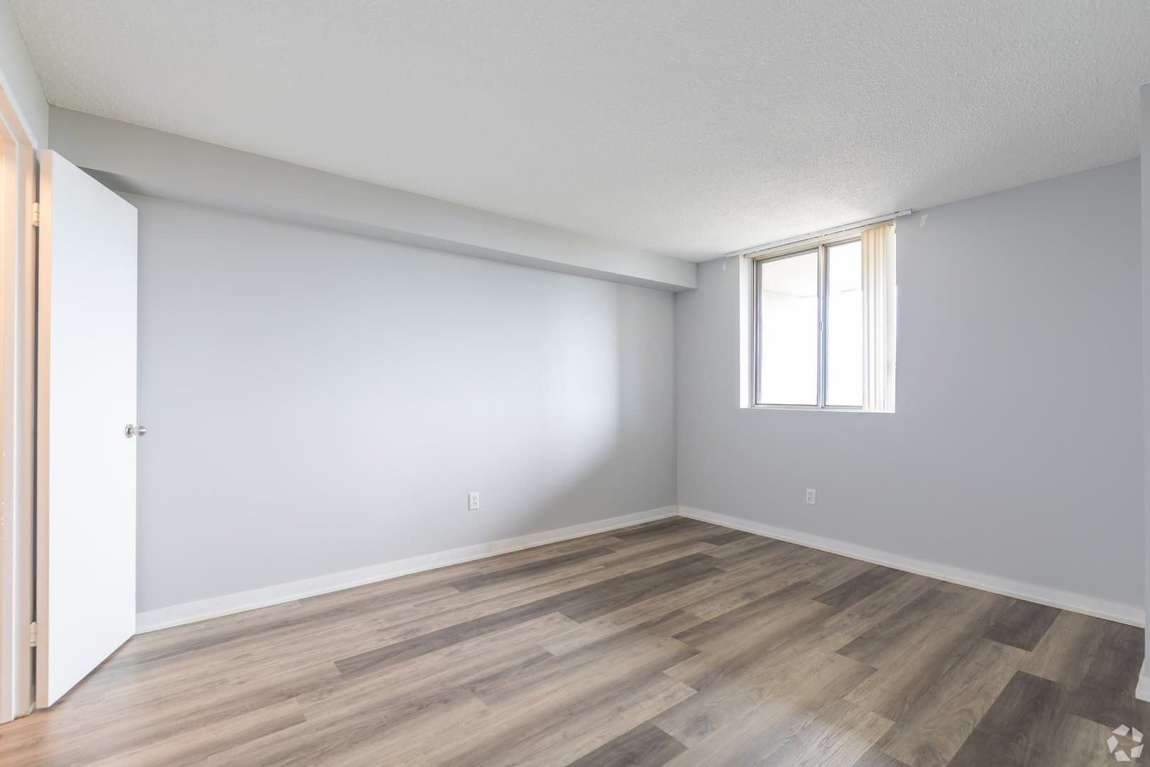 1850 Rathburn Road East - Photo 2