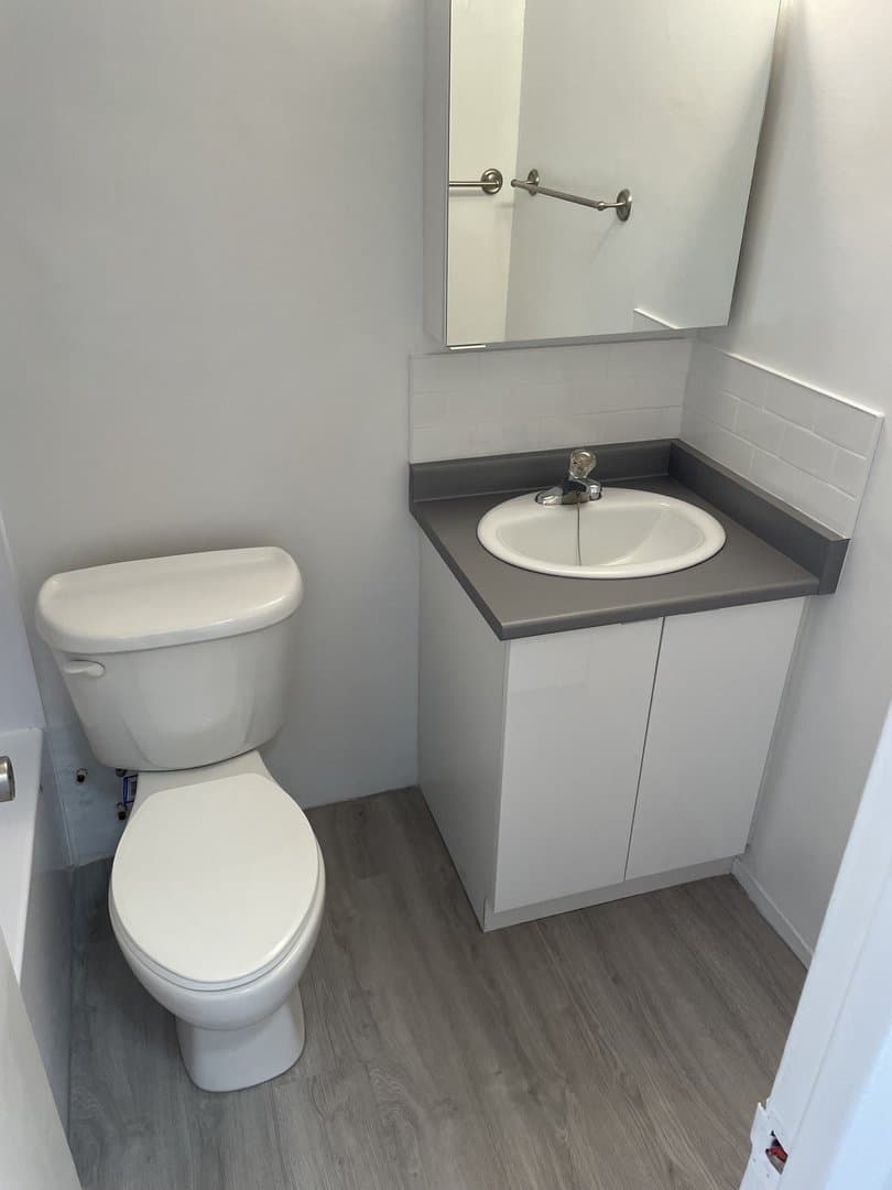 1017 Seneca Avenue - Photo 4