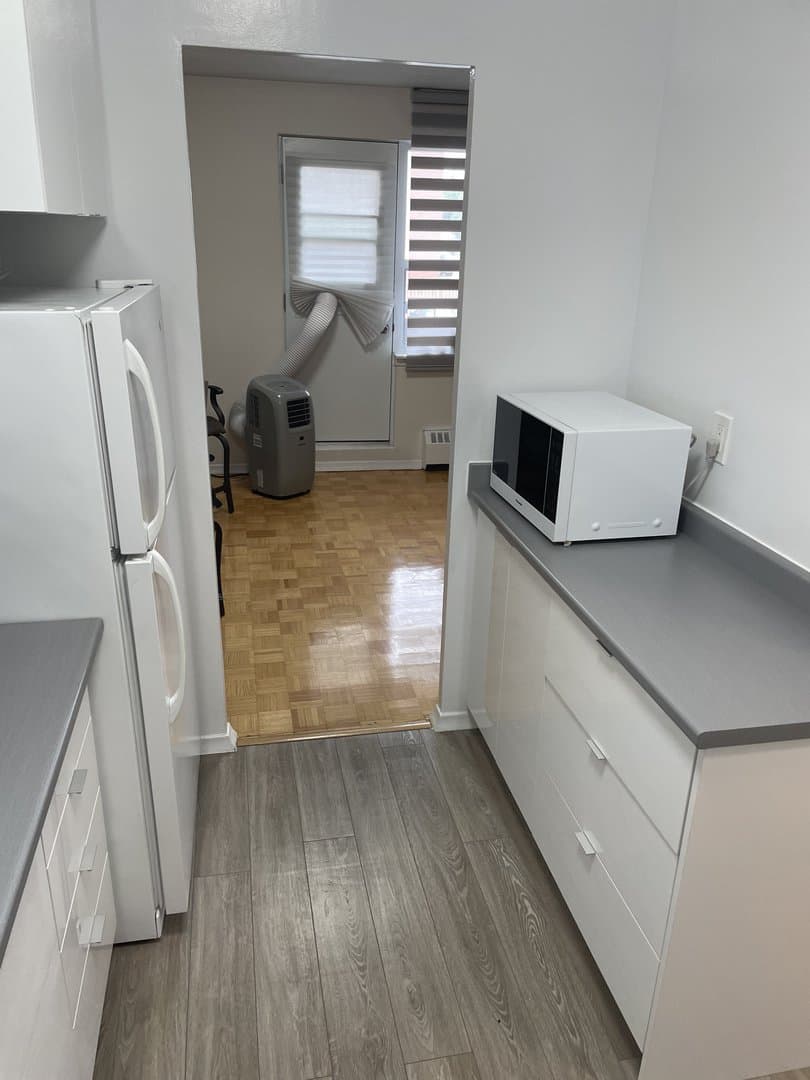 1017 Seneca Avenue - Photo 2