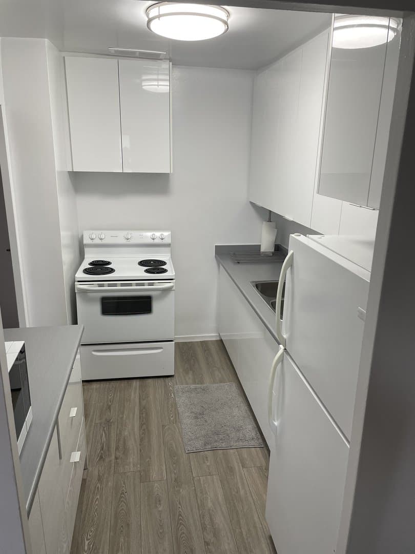 1017 Seneca Avenue - Photo 3