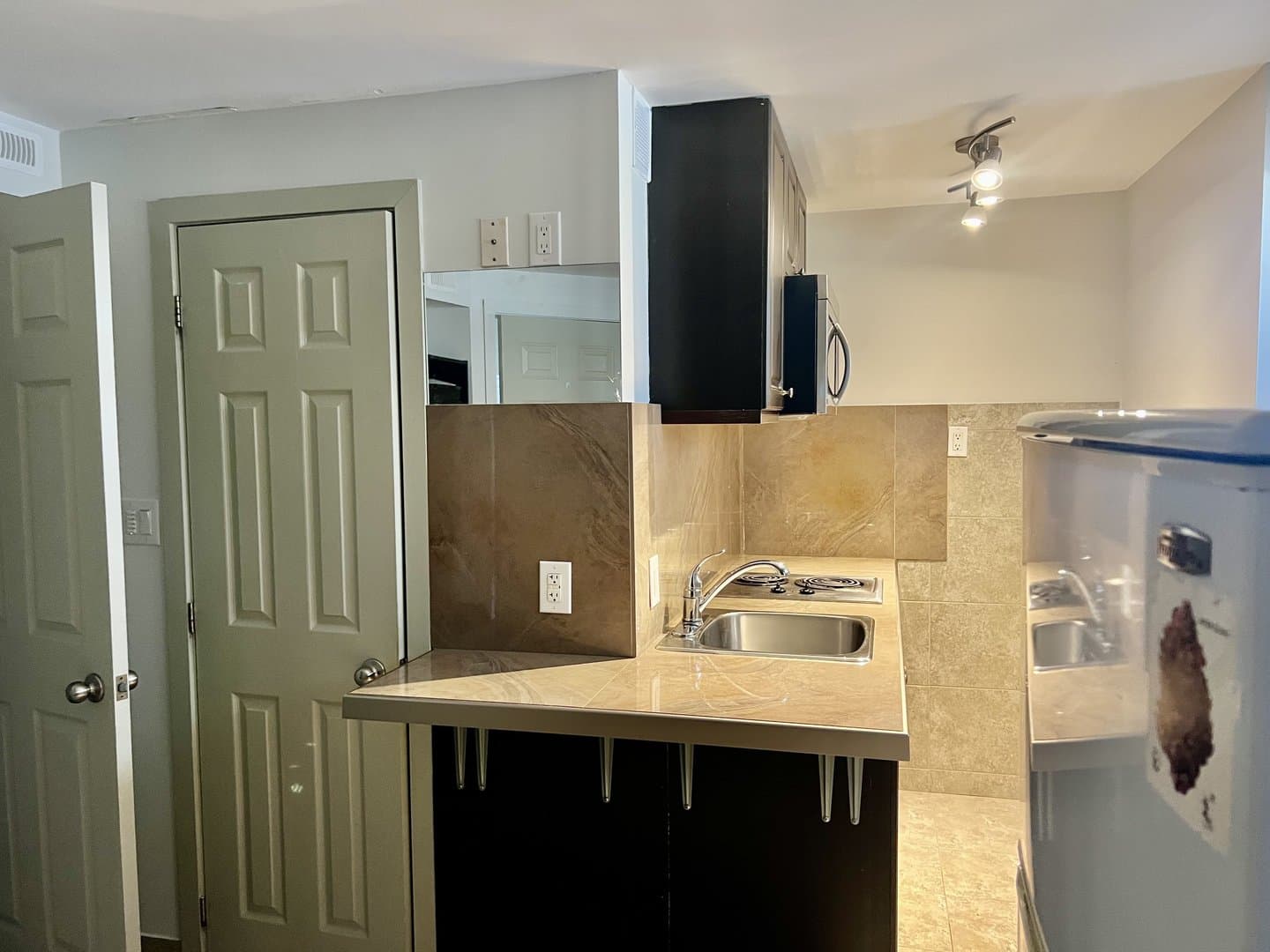 303 Iroquois Avenue - Photo 3