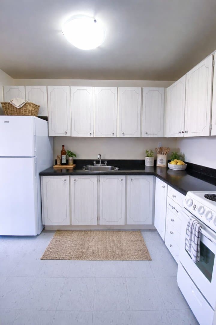 480 Lakeshore Road East - Photo 2