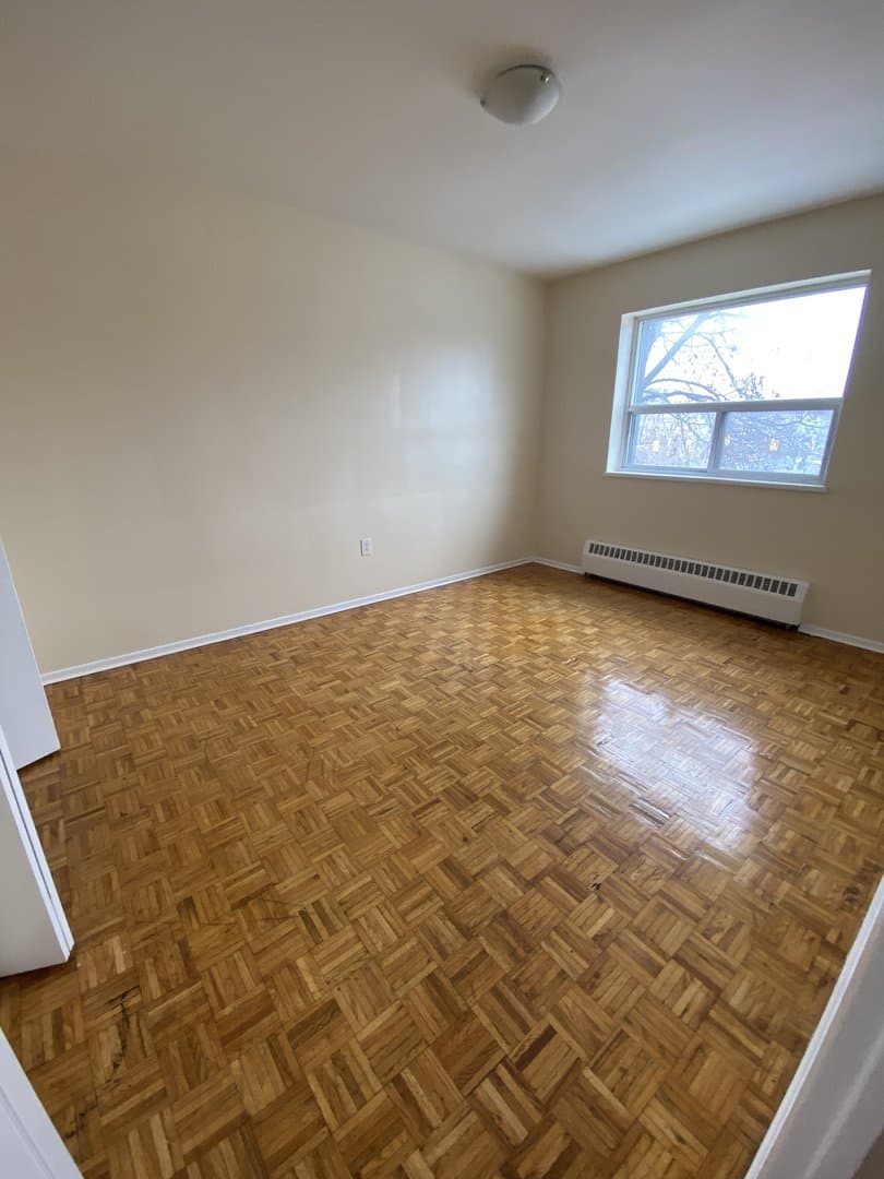 480 Lakeshore Road East - Photo 4