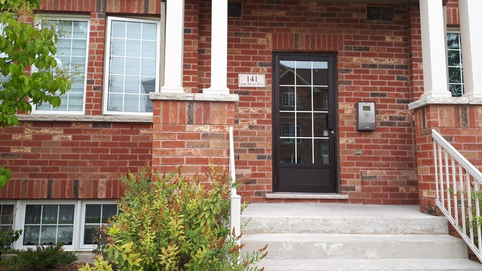 141 Isaac Devins Boulevard - Photo 1