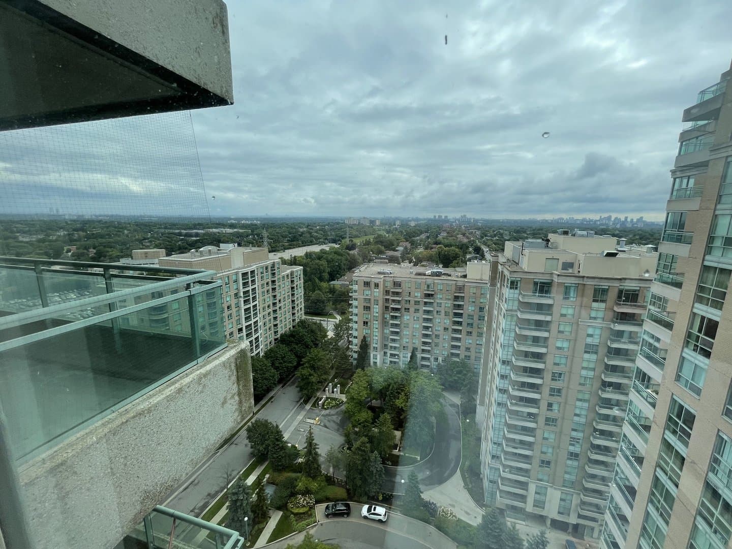 1 Pemberton Avenue - Photo 4