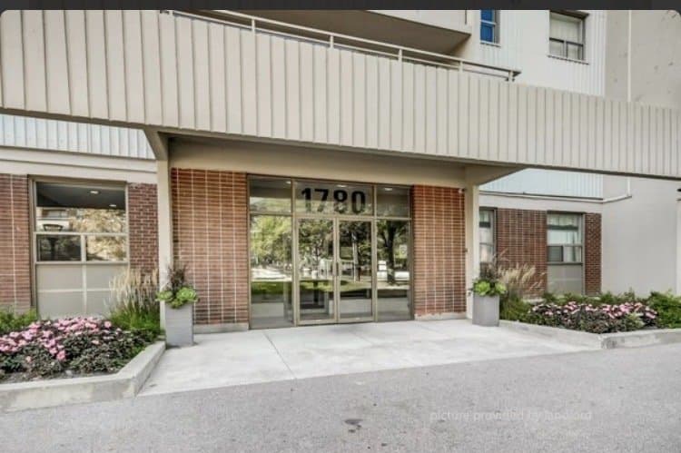 1780 Victoria Park Avenue - Photo 2