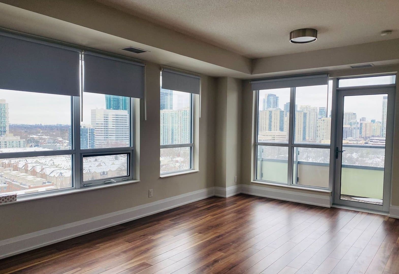 30 Harrison Garden Boulevard - Photo 4