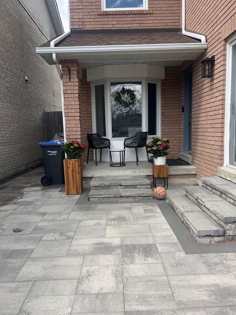 180 Queen Street West - Photo 2