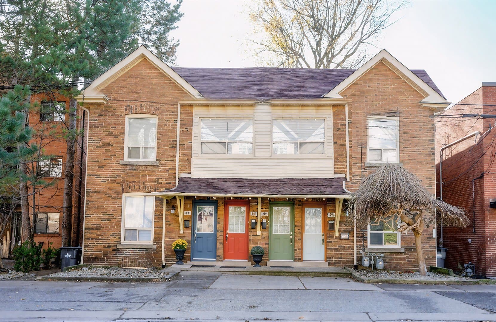 32 Mississauga Road North - Photo 1