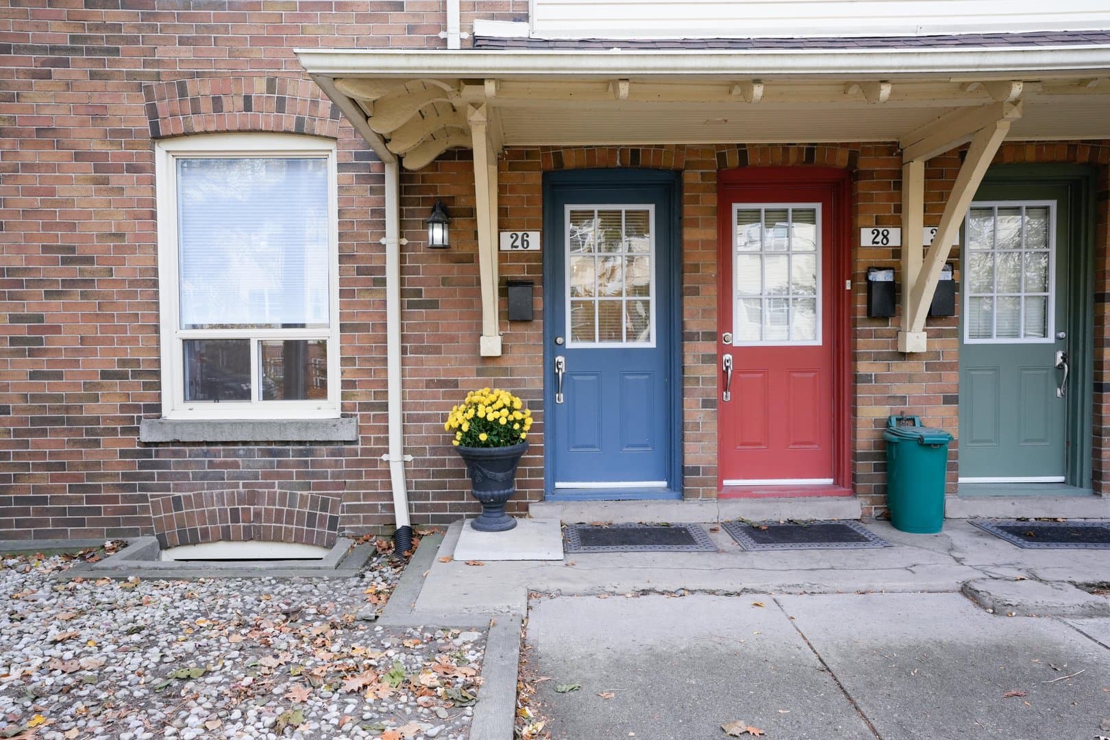 32 Mississauga Road North - Photo 2
