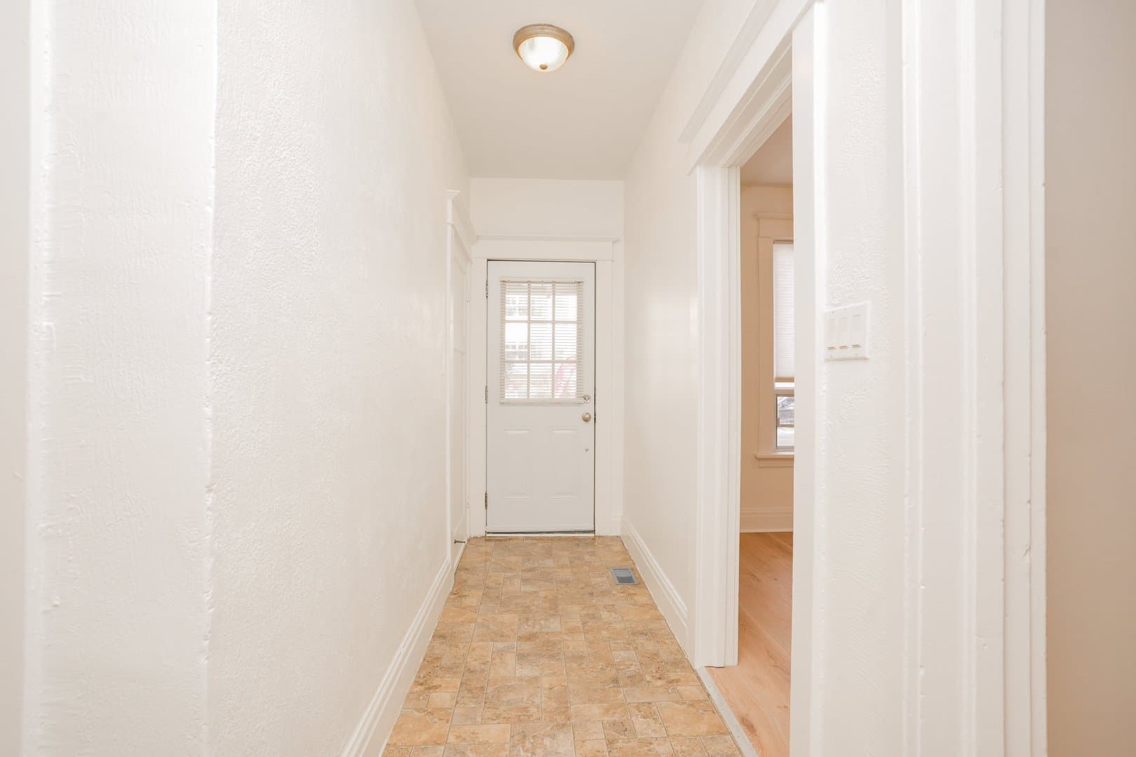 32 Mississauga Road North - Photo 4