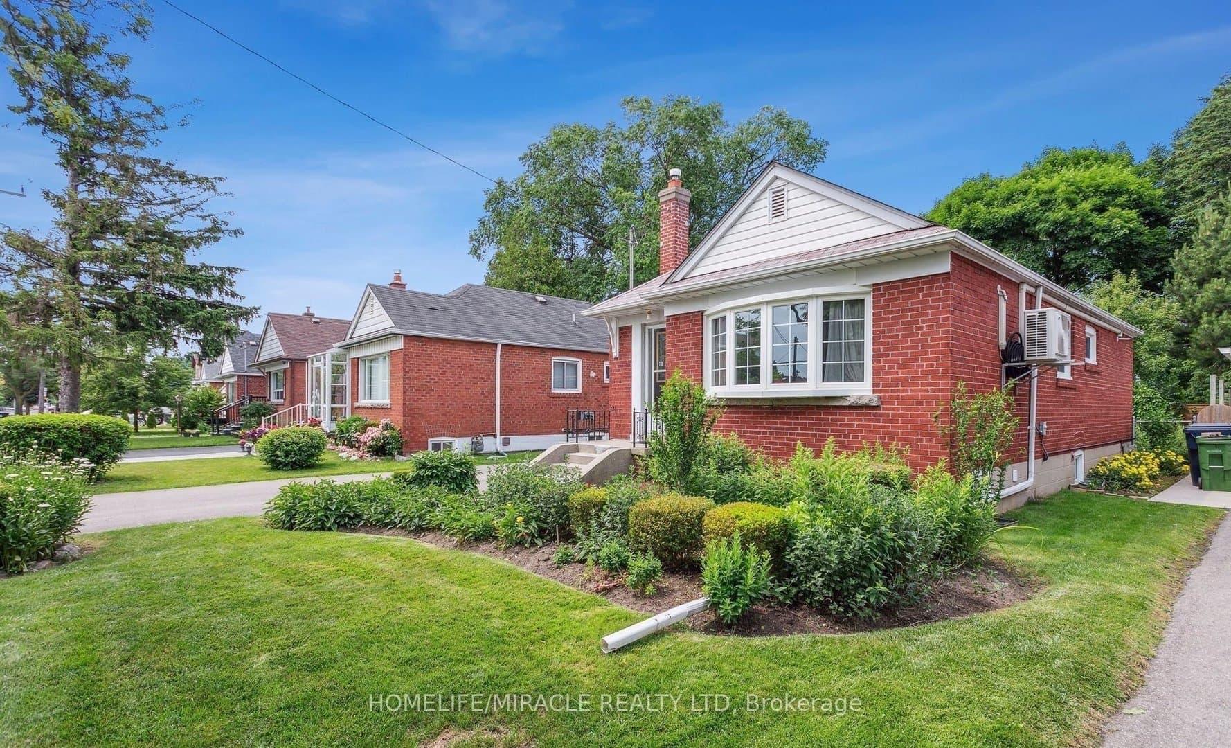 978 Pharmacy Avenue - Photo 2