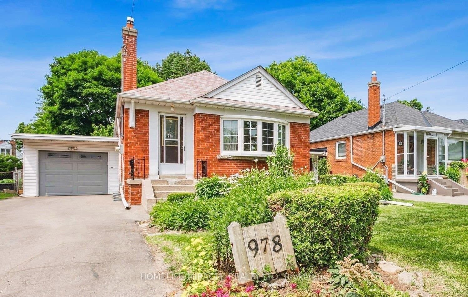 978 Pharmacy Avenue - Photo 1