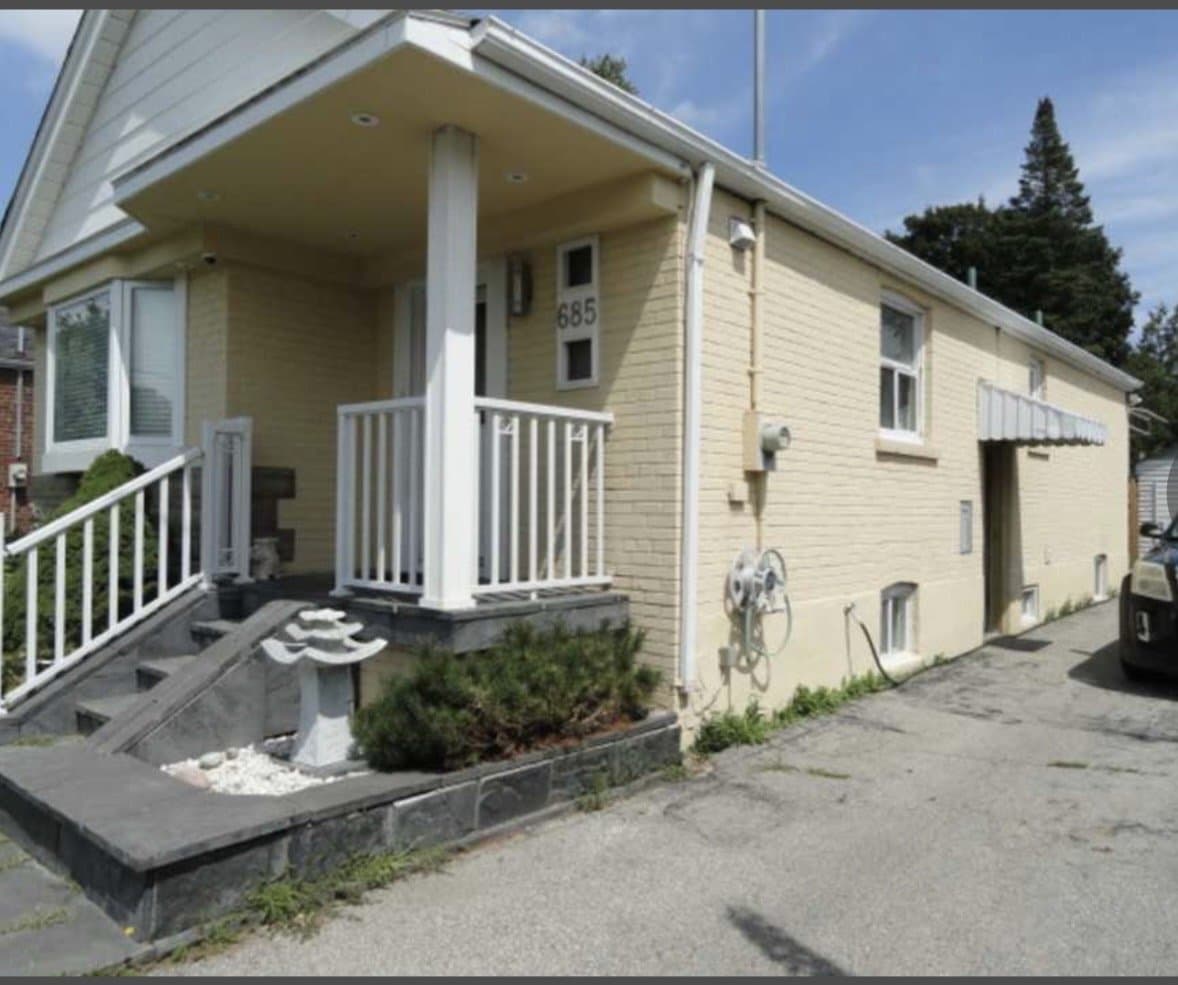 685 Pharmacy Avenue - Photo 1